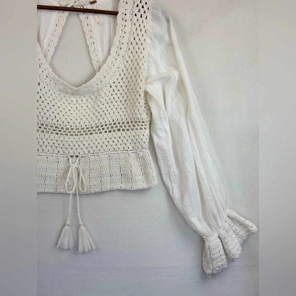 FREE PEOPLE Megan Crochet Cropped‎ Top Knit Cream Open Back Long Sleeve Medium